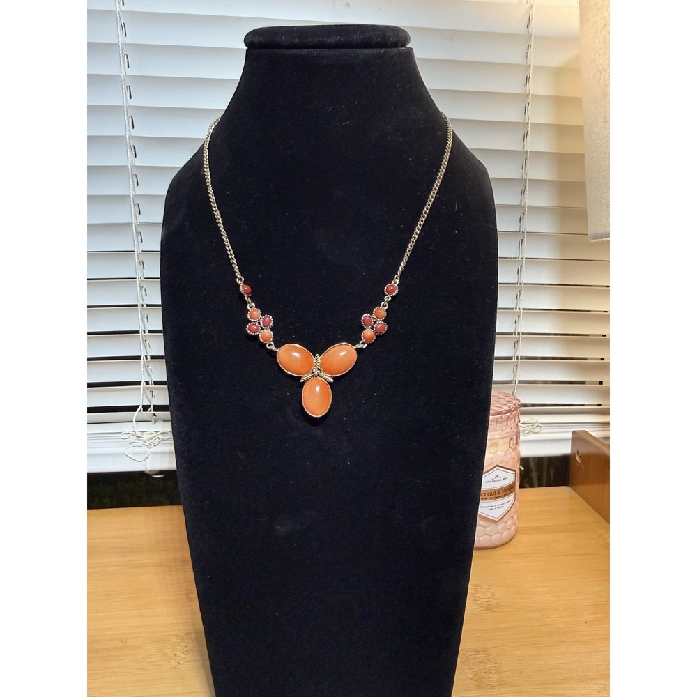 Vintage Monet Coral Orange Cabochon Necklace Gold Tone Tri Pendant 18in - Picture 5 of 6
